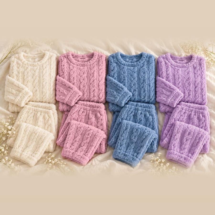 Los cuatro conjuntos cocooning extendidos: crema, rosa, azul y violeta