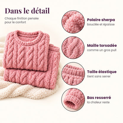 Detalles del conjunto cocooning rosa: forro polar sherpa, punto trenzado, cintura elástica, bajo ajustado